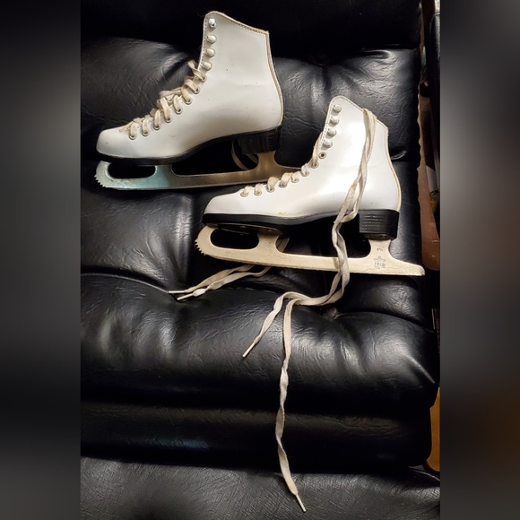 CCM White Leather Figure Skates Youth Size 8 - Picture 2 of 5